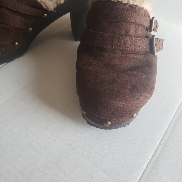 Union Bay Clogs - Picture 3 of 7